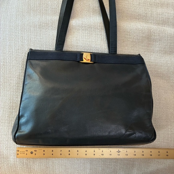 Salvatore Ferragamo Vara black lizard-embossed leather tote bag BK-21 2530 - Picture 15 of 15